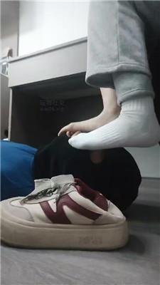 玉主子白袜酸臭脚狂舔 JS250214-12