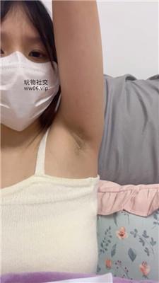 兔牙进来给妈妈做腋下管理 250212-20