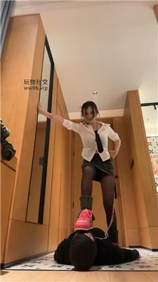 亚兮长腿车模S-高跟黑丝虐/超臭白袜气味辱 bf50106