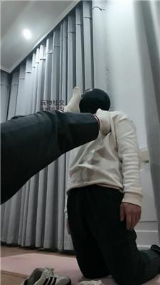 拽拽鞭打-脏白袜蹂躏踩虐 JS250209-1