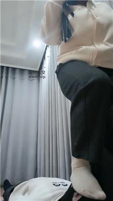 拽拽鞭打-脏白袜蹂躏踩虐 JS250209-1