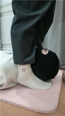 拽拽鞭打-脏白袜蹂躏踩虐 JS250209-1