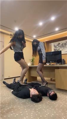 伊晨剧情-办公室群调群虐双视角版 bf50036