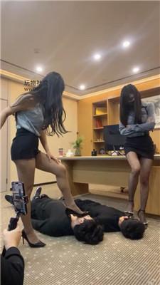 伊晨剧情-办公室群调群虐双视角版 bf50036