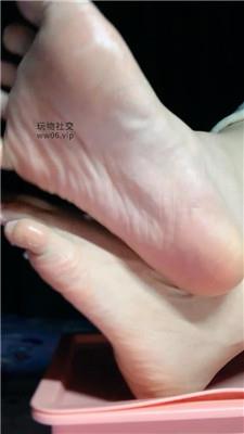 乔乔在这里润滑脚底裸足炸鲸 250215-11