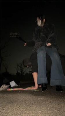 吕雉深夜户外处刑跟踪狂 bf50373