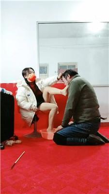 沐颜狗继父伺候我沐足双视角版 JS250216-12