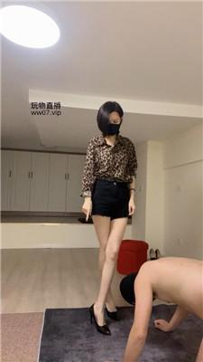 冰卿白领S羞辱脚下贱奴 bf50782