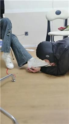 文文文文舔素人的小白鞋-踢踹踩 JS250227-7