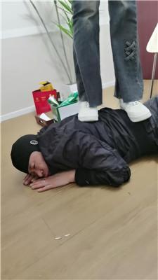 文文文文舔素人的小白鞋-踢踹踩 JS250227-7