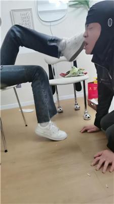 文文文文舔素人的小白鞋-踢踹踩 JS250227-7