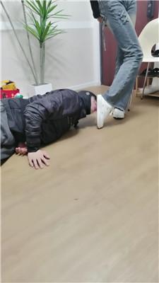 文文文文舔素人的小白鞋-踢踹踩 JS250227-7