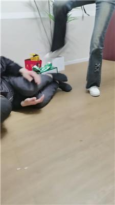 文文文文舔素人的小白鞋-踢踹踩 JS250227-7