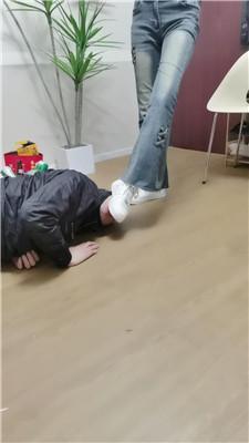 文文文文舔素人的小白鞋-踢踹踩 JS250227-7