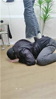 文文文文舔素人的小白鞋-踢踹踩 JS250227-7