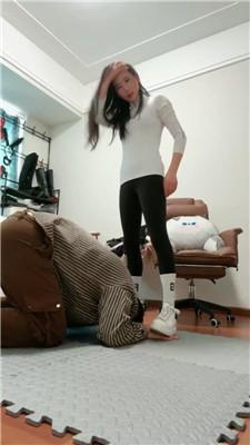 爱丽丝逛街捂一天的鞋袜虐狗 bf50809