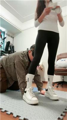 爱丽丝逛街捂一天的鞋袜虐狗 bf50809