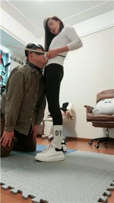 爱丽丝逛街捂一天的鞋袜虐狗 bf50809