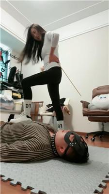 爱丽丝逛街捂一天的鞋袜虐狗 bf50809