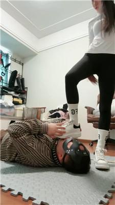 爱丽丝逛街捂一天的鞋袜虐狗 bf50809