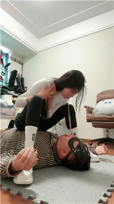 爱丽丝逛街捂一天的鞋袜虐狗 bf50809