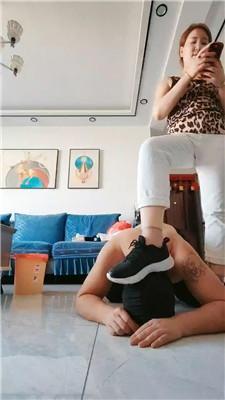 李老师运动鞋肉丝脚踩踏双视角版JS250227-16