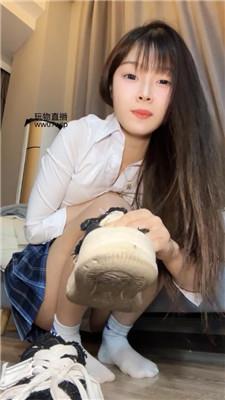 伽罗酸臭白袜脏运动鞋 250222-7