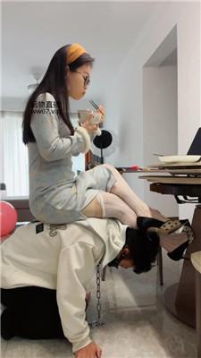 南月女神胯下物化家具奴-脚下喂食 JS250224-24