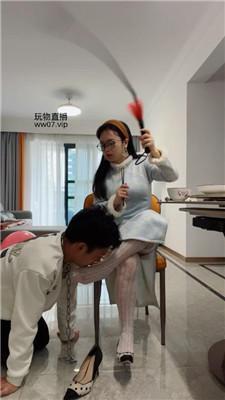 南月女神胯下物化家具奴-脚下喂食 JS250224-24