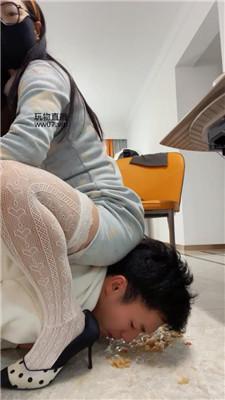 南月女神胯下物化家具奴-脚下喂食 JS250224-24