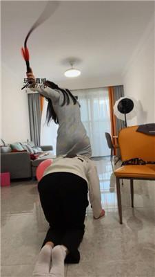 南月女神胯下物化家具奴-脚下喂食 JS250224-24