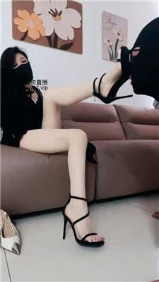 冷魅高跟凉鞋踩虐奴隶 bf50680