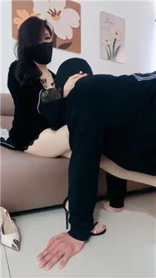 冷魅高跟凉鞋踩虐奴隶 bf50680