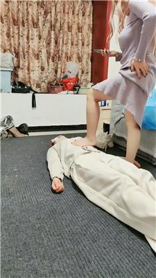 沫嫣母畜-骑马/舔小白鞋黑丝/碾压踩踏双视角版 JS250224-22