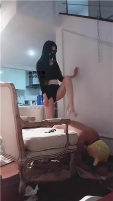 羽唯姐姐铁链吊绑强制虐打 bf50678