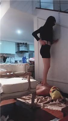 羽唯姐姐铁链吊绑强制虐打 bf50678