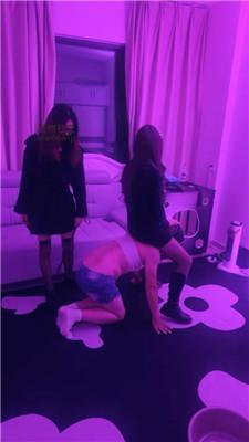 婉心双S姐妹花轮流羞辱贱奴双视角版 JS250223-25