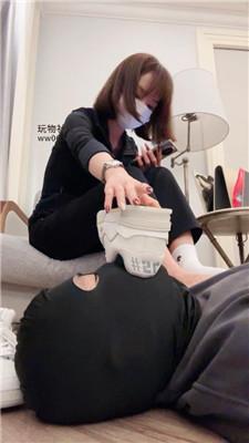 siu姐姐运动鞋脏臭棉袜碾压踩 bf50642