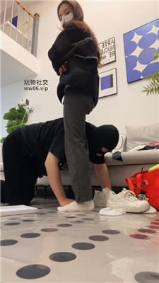 香芋朱朱骑马狗爬/重度sp/脚踩喂食/舔小白鞋白袜 JS250222-9