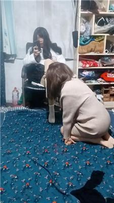 伪娘和人妻白袜脚踩蓬头垢面的狗 JS250222-11