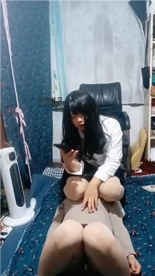 伪娘和人妻白袜脚踩蓬头垢面的狗 JS250222-11