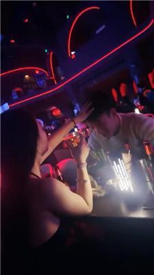 南月女神SM主题酒吧公开调奴 bf50582