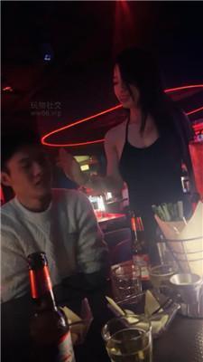 南月女神SM主题酒吧公开调奴 bf50582
