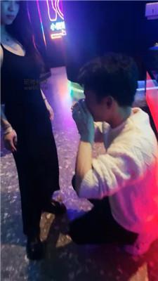 南月女神SM主题酒吧公开调奴 bf50582