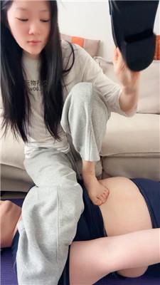 埋汰皮鞋踩虐狗继父 JS250221-13