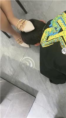 黑色夫人踩踏鞭打坐脸窒息 bf50536