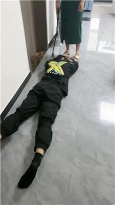 黑色夫人踩踏鞭打坐脸窒息 bf50536