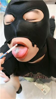 芮汐夫妻舔脏鞋底/吃烟灰/头压马桶吃泡面 JS250221-2