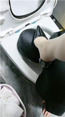 芮汐夫妻舔脏鞋底/吃烟灰/头压马桶吃泡面 JS250221-2