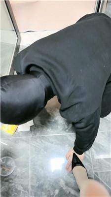 芮汐夫妻舔脏鞋底/吃烟灰/头压马桶吃泡面 JS250221-2